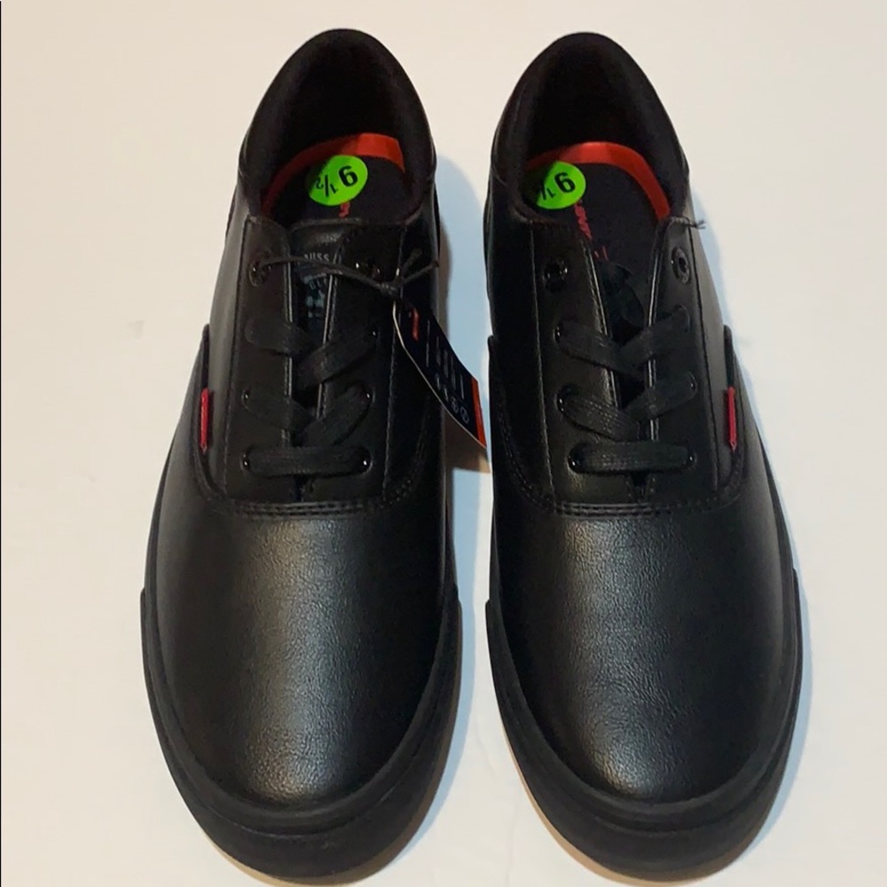 Levi’s black shoes size 9.5